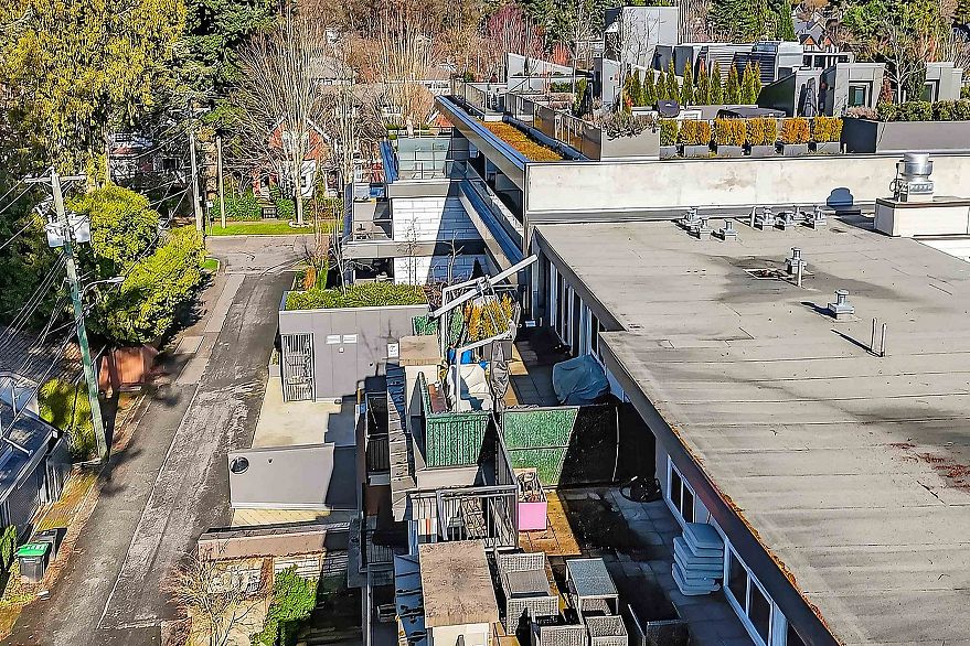 PH7 5555 Dunbar Street