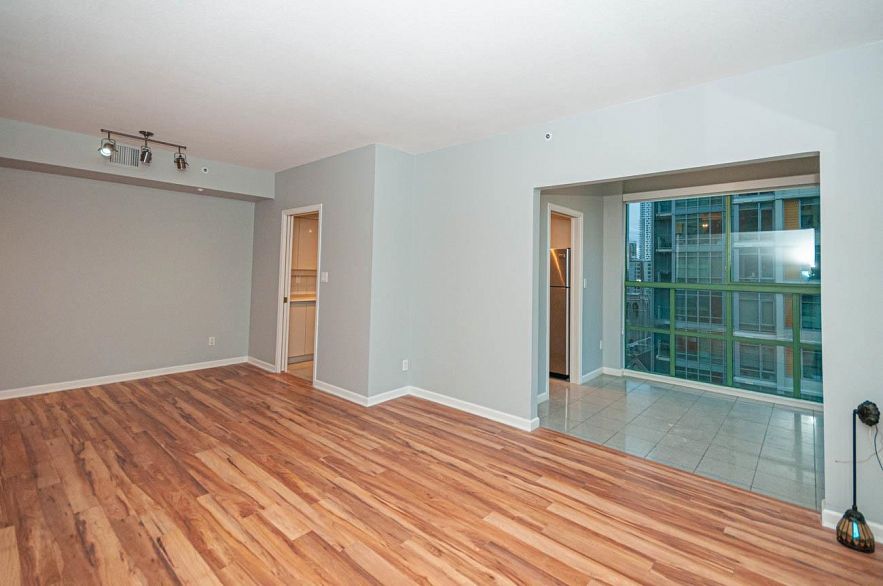 1606 909 Burrard Street