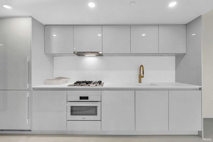 2207 1033 Nelson Street