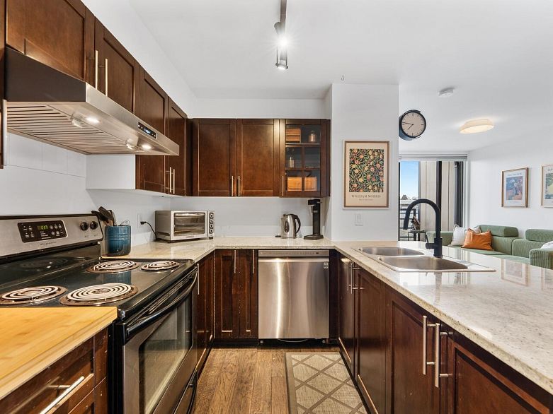 PH12 2150 E Hastings Street