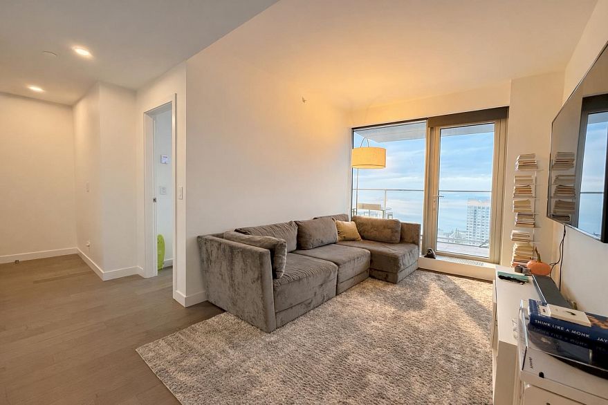 3605 1480 Howe Street