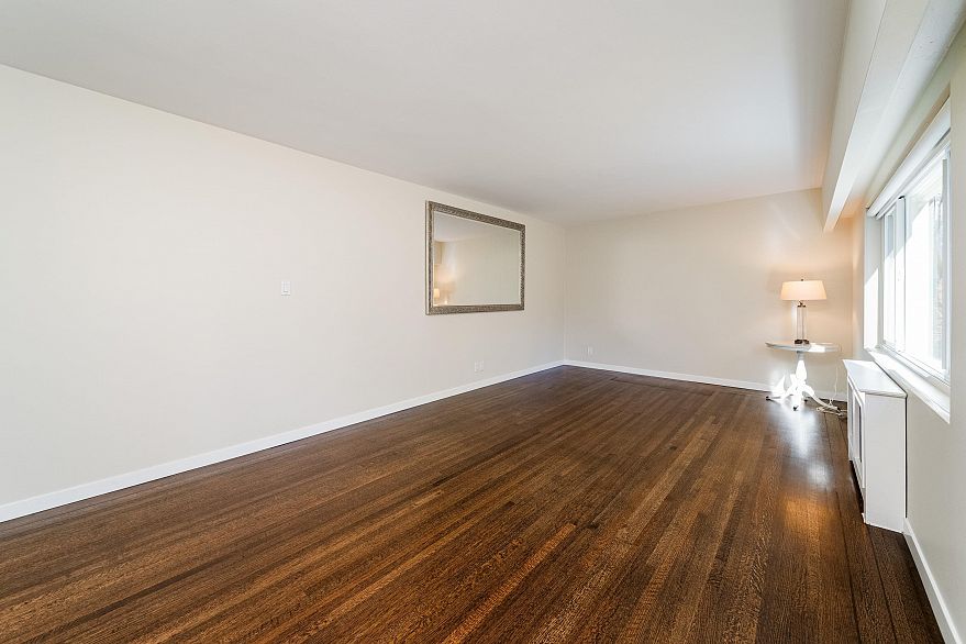 106 1972 Robson Street