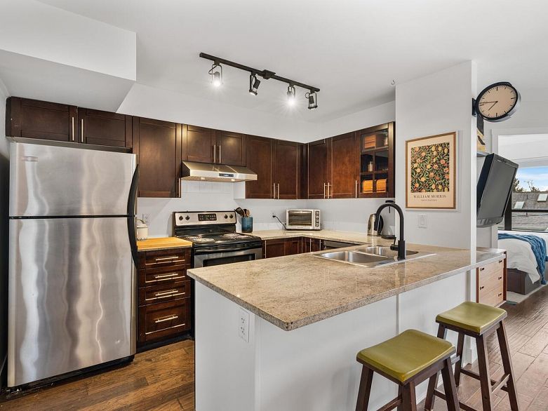 PH12 2150 E Hastings Street