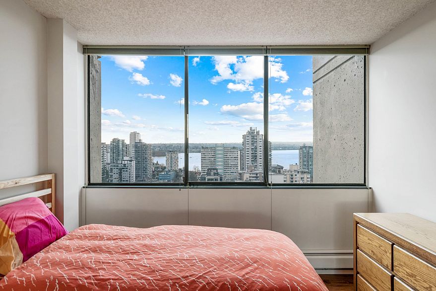 2004 1816 Haro Street