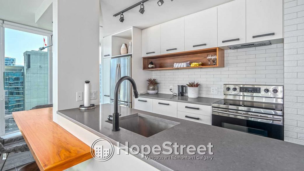 2207 610 GRANVILLE STREET, Vancouver BC V6C 3J3