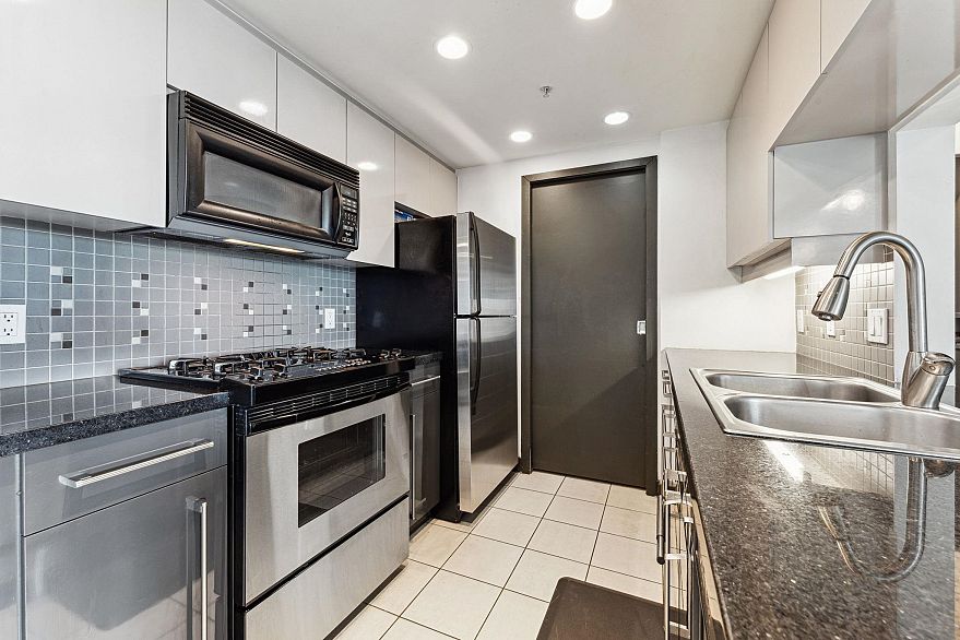 2201 1408 Strathmore Mews