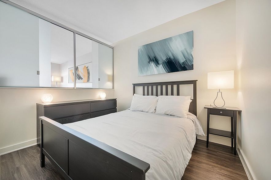 307 1249 Granville Street