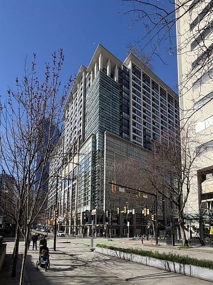 1525 938 Smithe Street