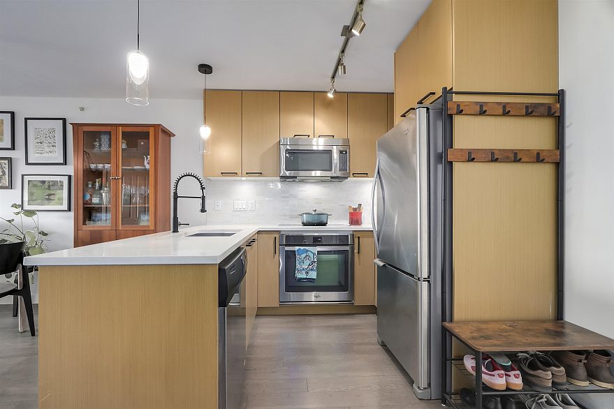 403 688 E 18th Avenue