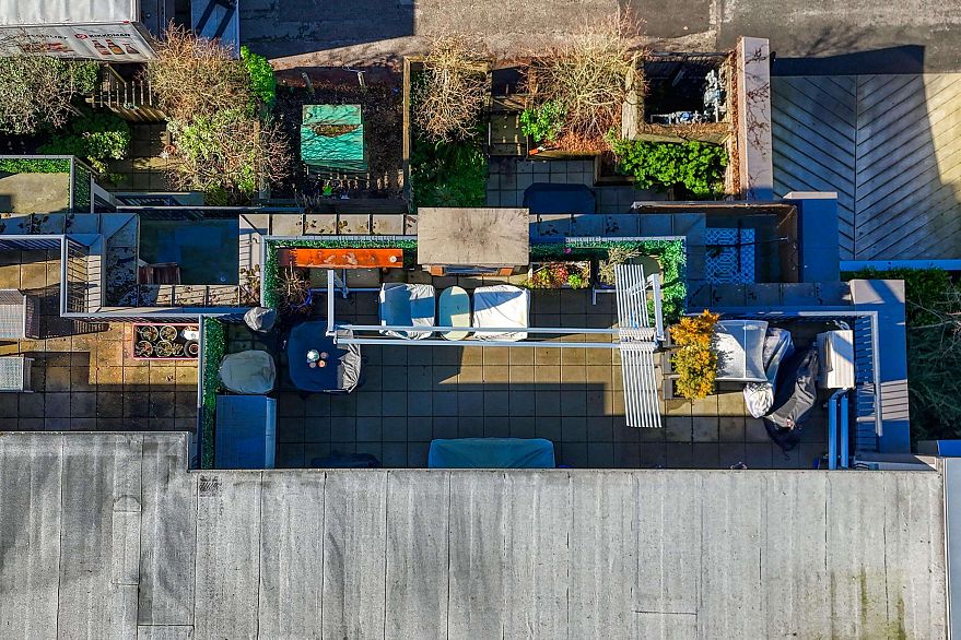 PH7 5555 Dunbar Street