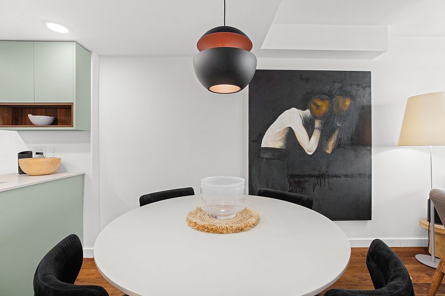 369 2080 W Broadway Street