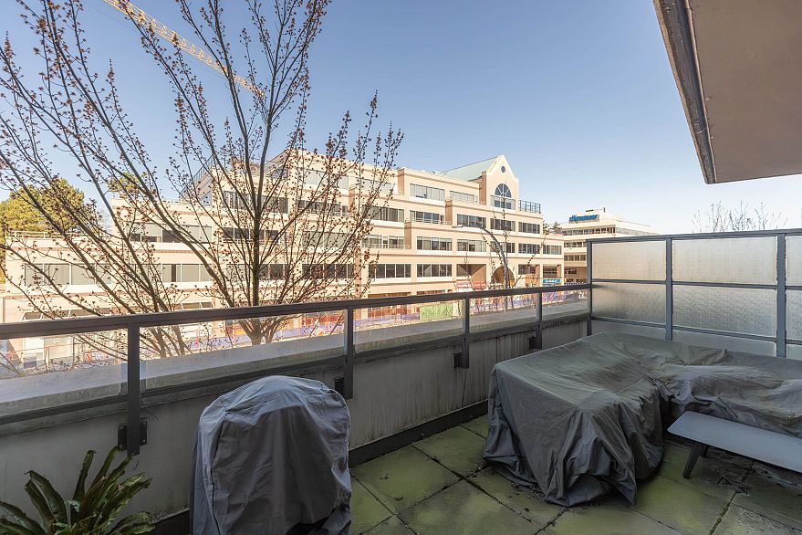 369 2080 W Broadway Street