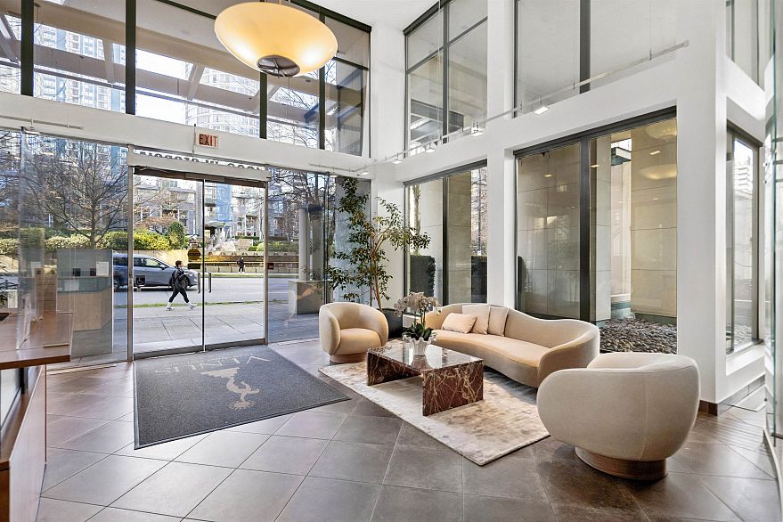 1605 1239 W Georgia Street