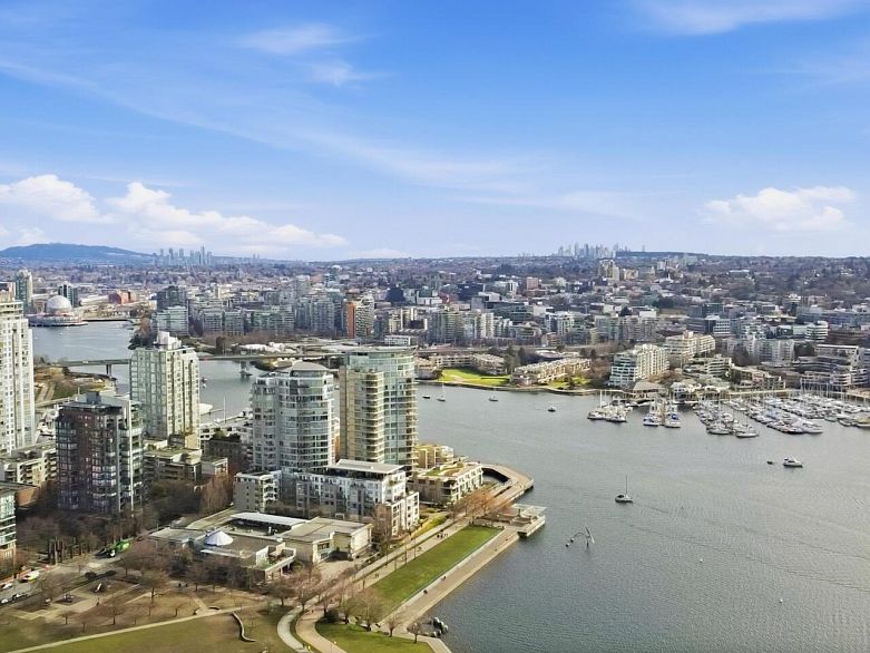 4302 1408 Strathmore Mews