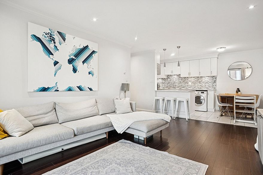 213 808 E 8th Avenue