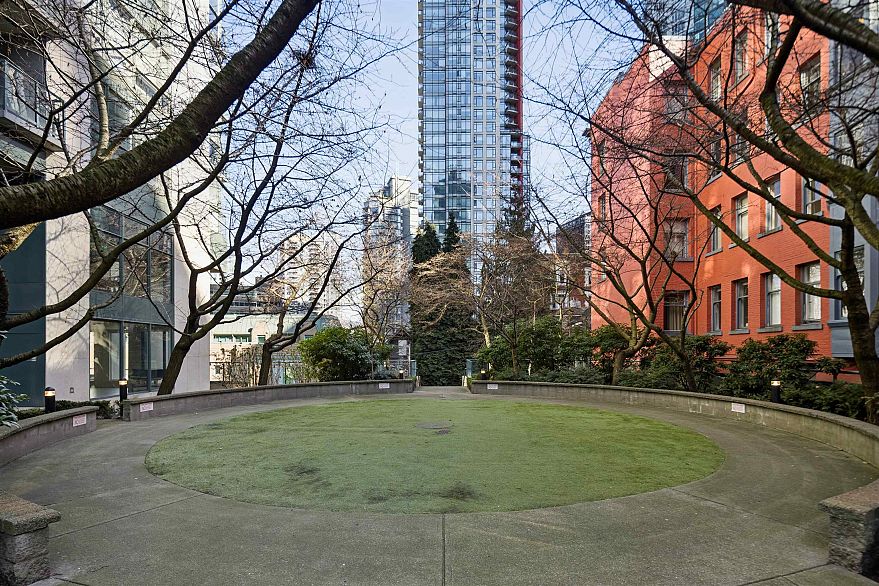 1605 1239 W Georgia Street