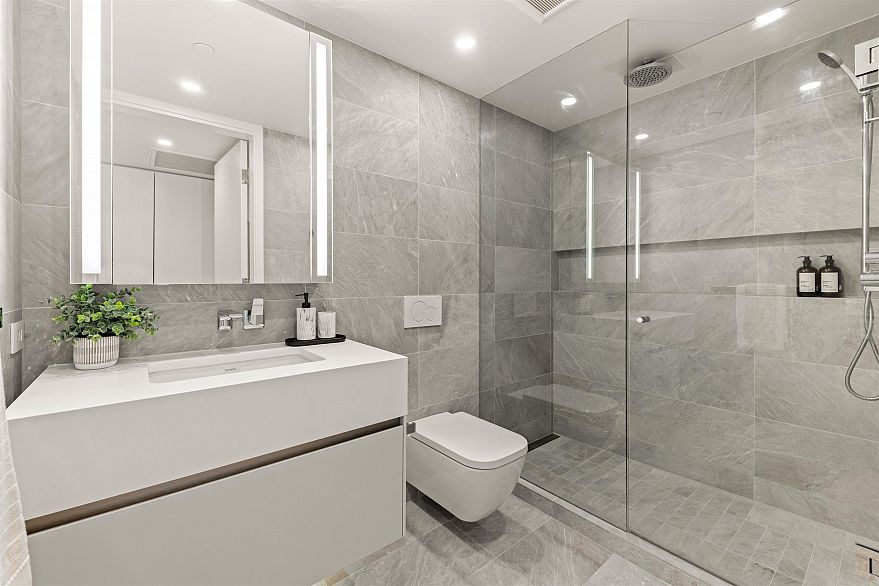 1504 889 Pacific Street