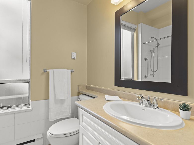 103 1100 W 7th Avenue