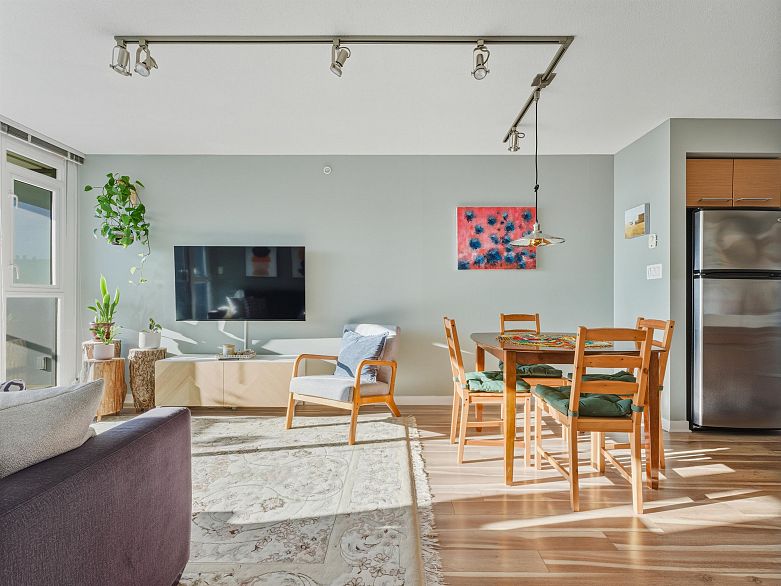 706 2770 Sophia Street