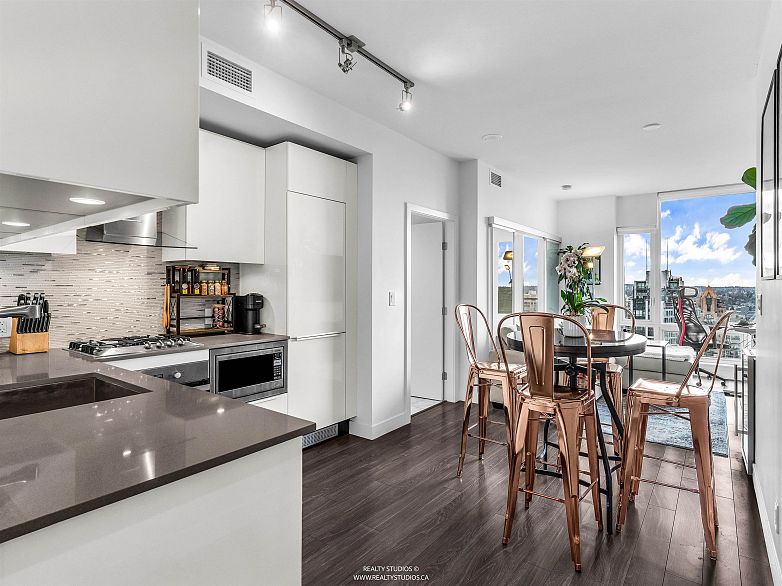 3305 1283 Howe Street