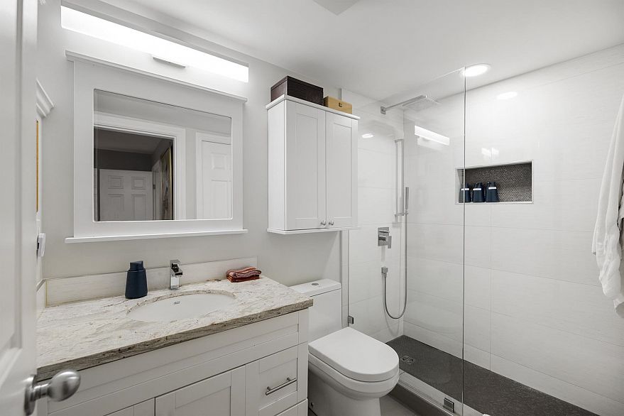 103 828 Gilford Street