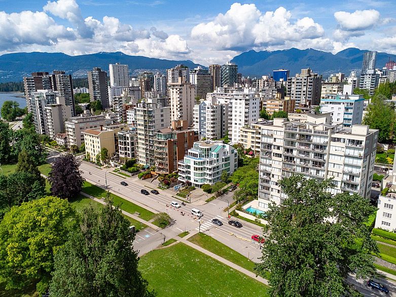 3B 1403 Beach Avenue