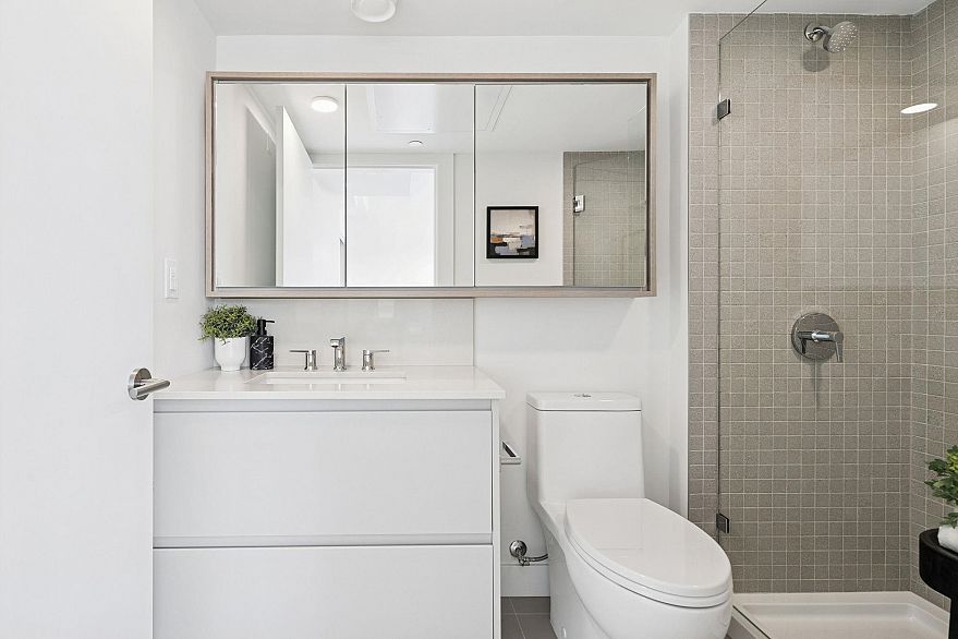 211 1008 W 47th Avenue