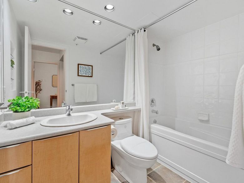 1407 1003 Pacific Street