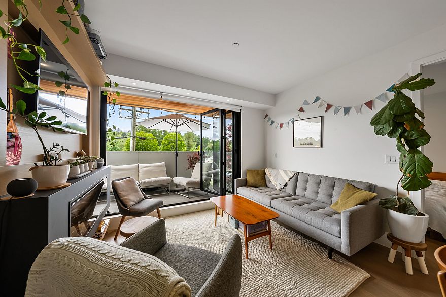 201 5089 Quebec Street