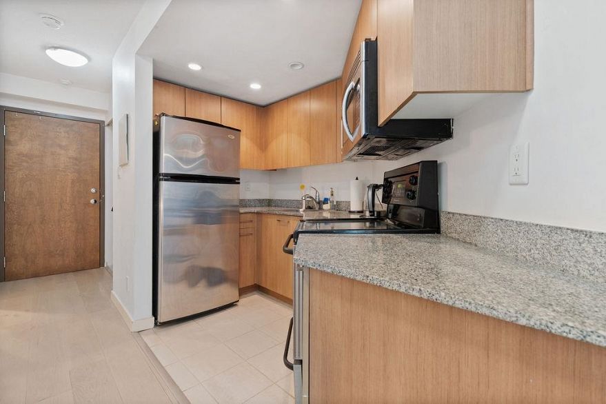 603 1212 Howe Street