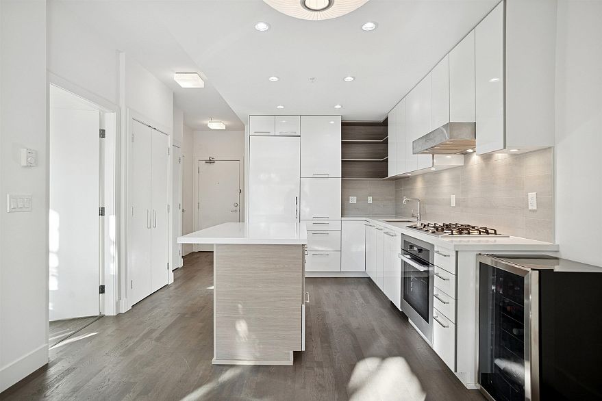 209 1628 W 4th Avenue