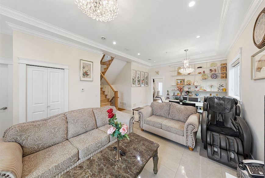 6182 Commercial Street