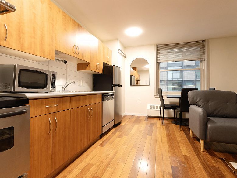 205 440 RICHARDS STREET, Vancouver BC V6B 2Z3