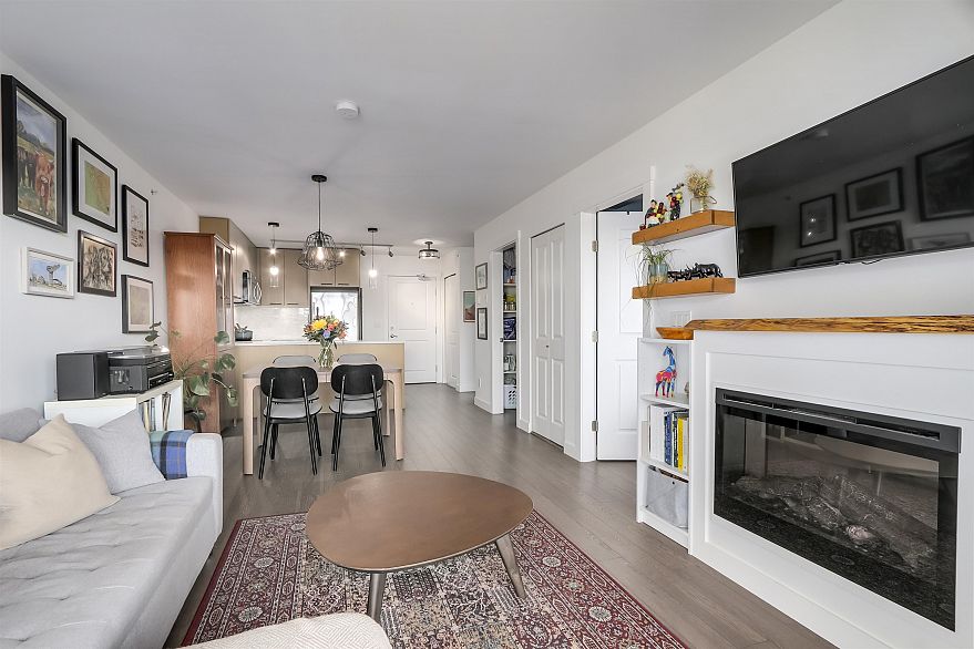 403 688 E 18th Avenue