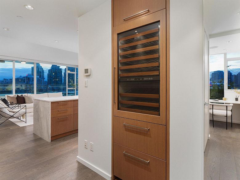 801 221 Union Street