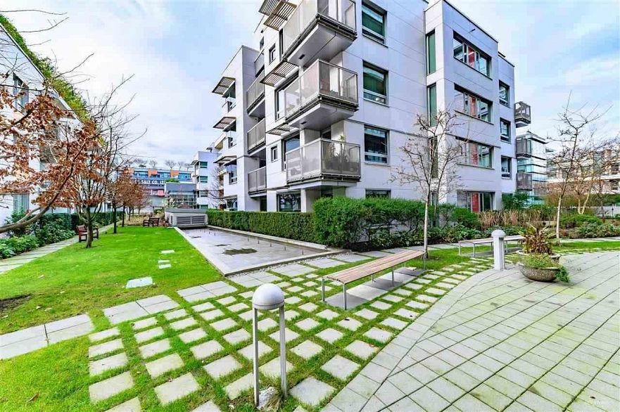 1004 1661 Ontario Street