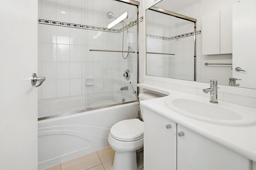 1605 1239 W Georgia Street