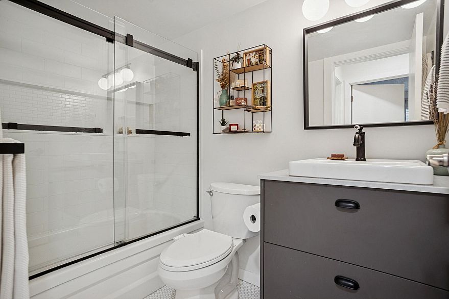 103 1515 E 6th Avenue