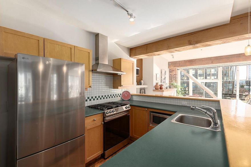 207 1178 Hamilton Street