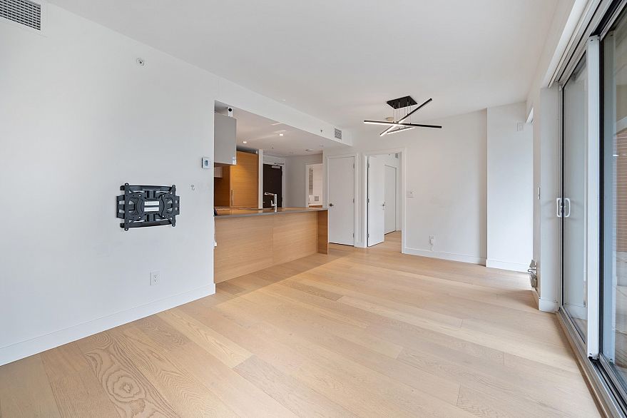 210 7128 Adera Street