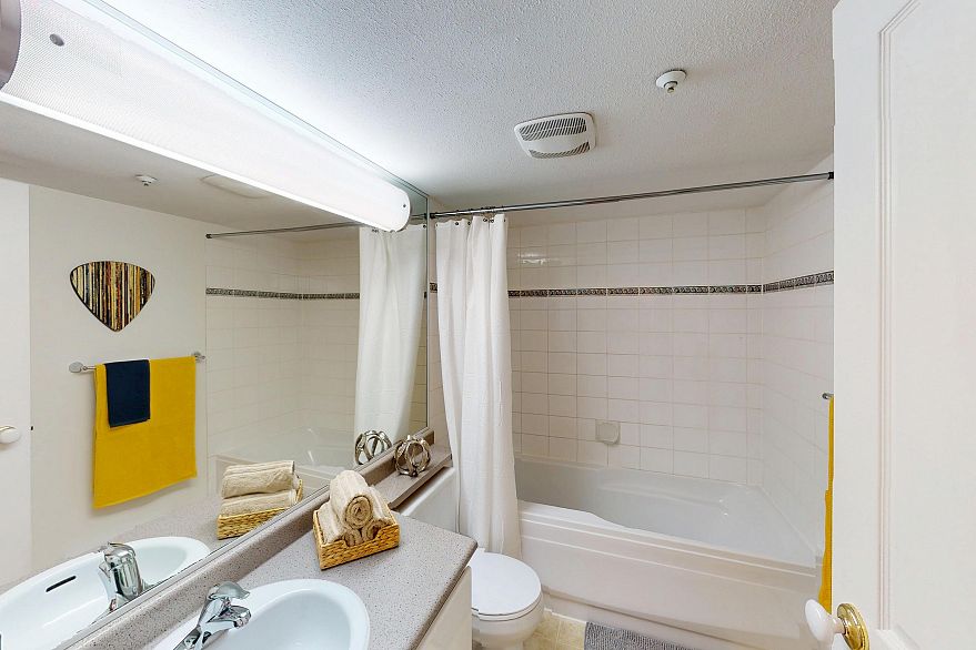 302 8420 Jellicoe Street