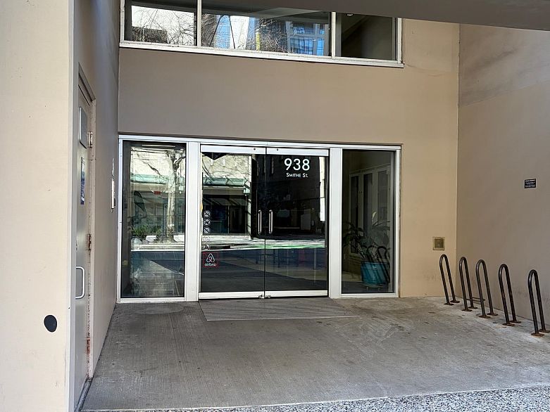 1525 938 Smithe Street