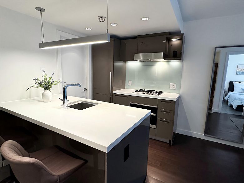 902 777 RICHARDS STREET, Vancouver BC V6B 0M6