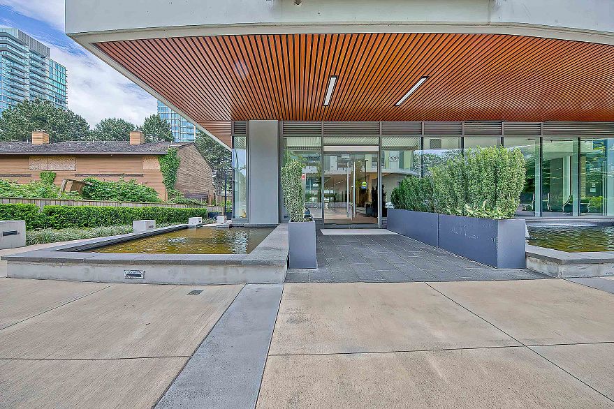 2605 8189 Cambie Street