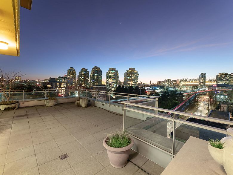 801 221 Union Street