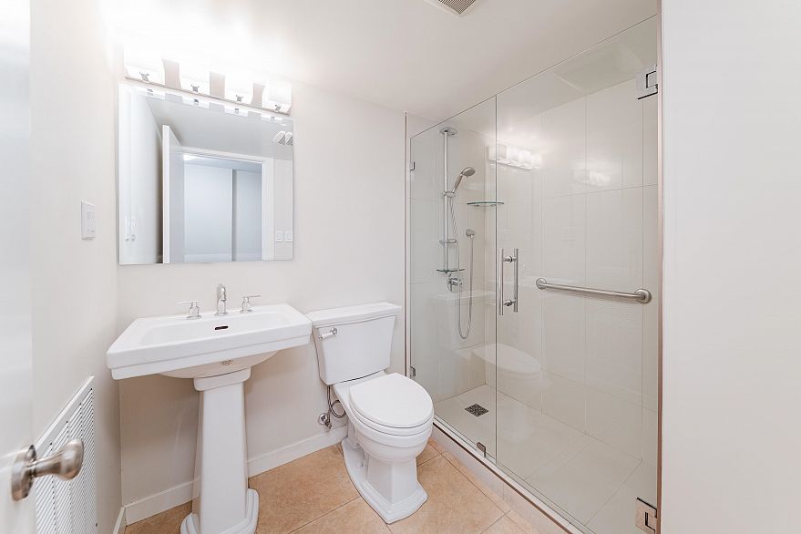 106 1972 Robson Street