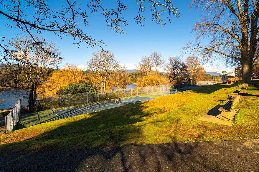 106 1972 Robson Street