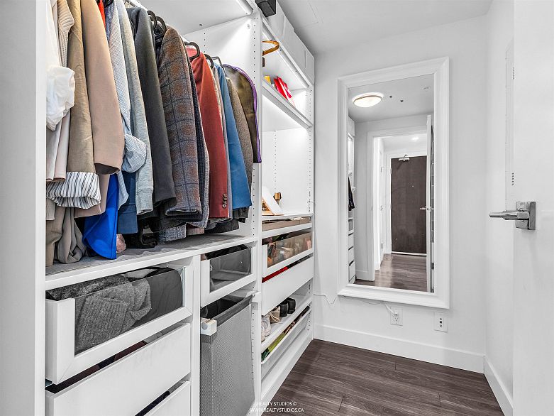 3305 1283 Howe Street