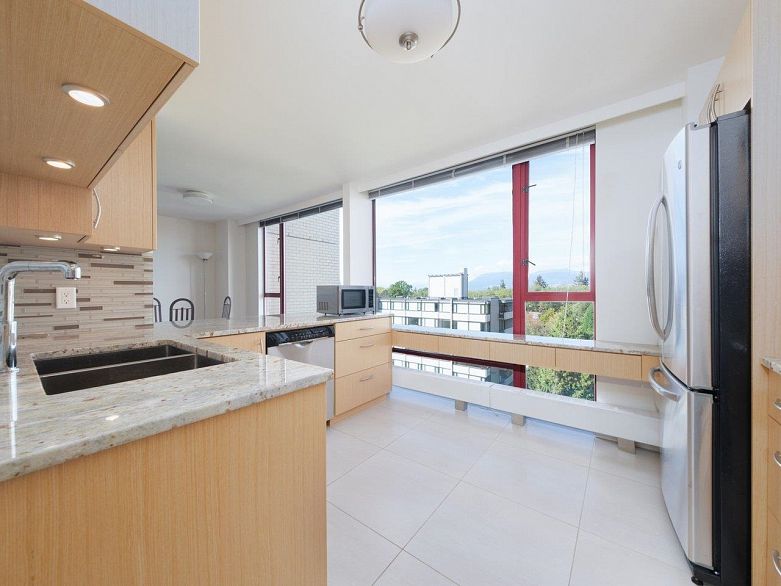 802 2108 W 38th Avenue