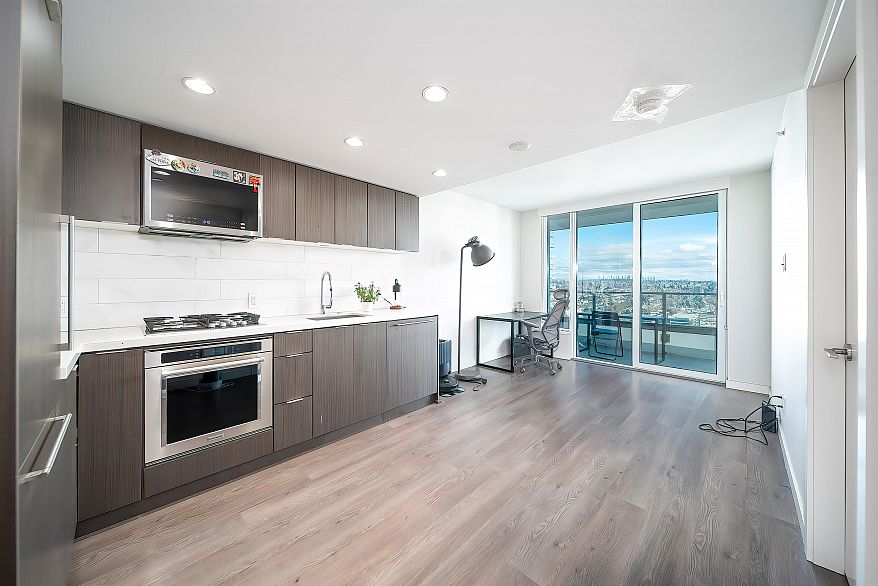 2605 8189 Cambie Street